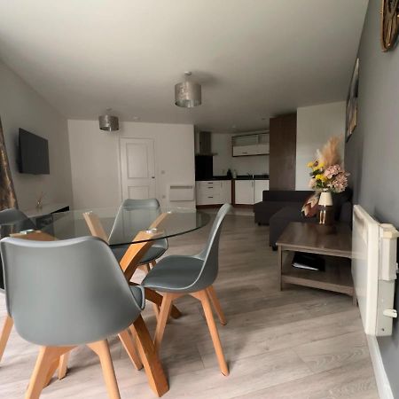Luxury Apartments - Wallis Square, Farnborough Farnborough  Kültér fotó