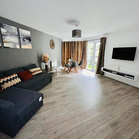 Luxury Apartments - Wallis Square, Farnborough Farnborough  Kültér fotó