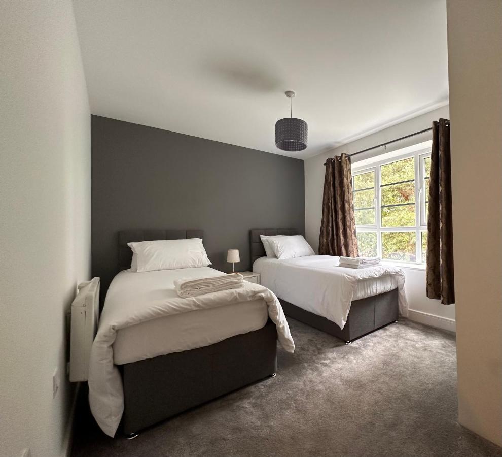 Luxury Apartments - Wallis Square, Farnborough Farnborough  Kültér fotó